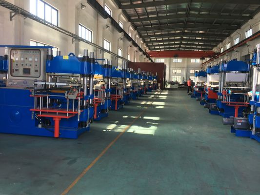 Hydraulische persmachine voor siliconen keukenproducten