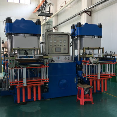 Dubbele tafels 250 ton Clamp Force vacuüm compressie gietmachine met 2 pompen