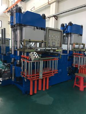 Dubbele tafels 250 ton Clamp Force vacuüm compressie gietmachine met 2 pompen