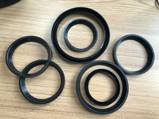 Machines voor de vervaardiging van rubberproducten voor het maken van rubberdichtingen voor UPVC-buizen